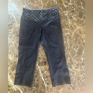 Lululemon size 6 groove cropped leggings